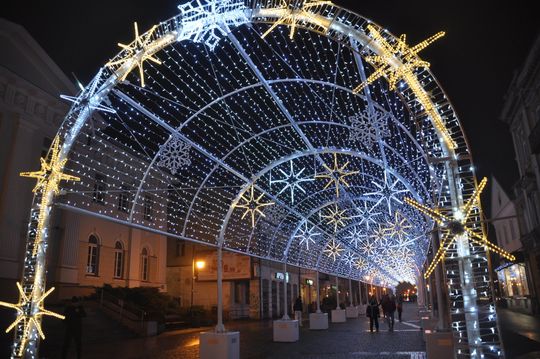 Tunel świetlny i świąteczne iluminacje w Radomiu