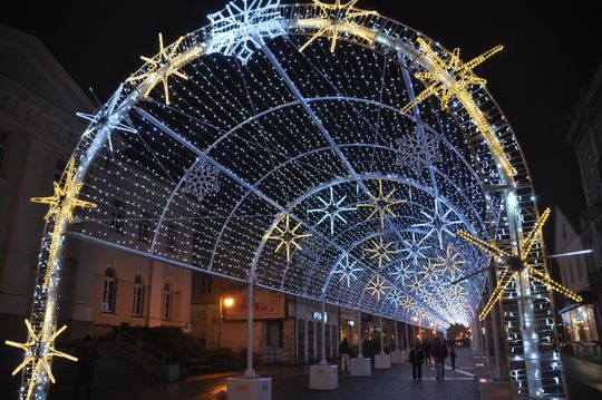 Tunel świetlny i świąteczne iluminacje w Radomiu