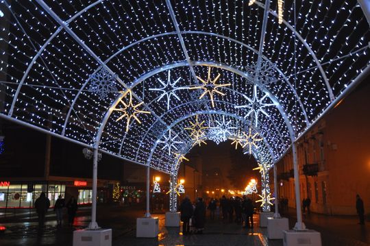 Tunel świetlny i świąteczne iluminacje w Radomiu