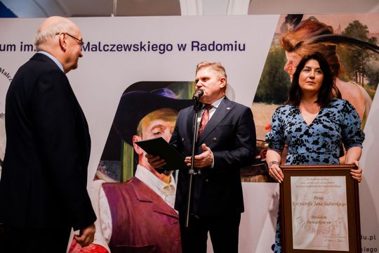 48. Salon Zimowy - Ogólnopolskie Biennale Sztuki 008.jpg