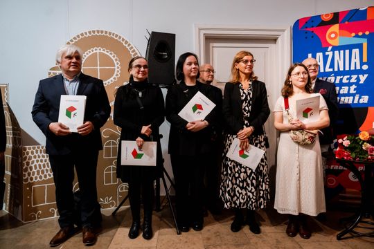 48. Salon Zimowy - Ogólnopolskie Biennale Sztuki 039.jpg