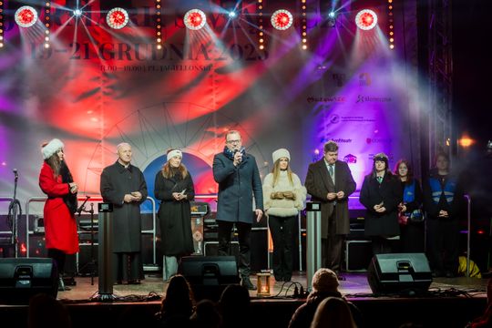 Jarmark Świąteczny i Gwiazdka dla mieszkańców 015.jpg