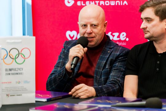 Prezentacja publikacji Michała Podlewskiego dotycząca olimpijczyków 017.jpg Prezentacja publikacji Michała Podlewskiego dotycząca olimpijczyków 017.jpg