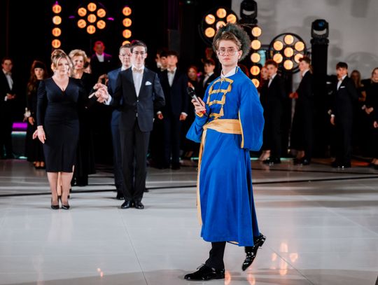 Studniówka VI LO im. Jana Kochanowskiego (zdjęcia) Studniówka VI LO im. Jana Kochanowskiego (zdjęcia)