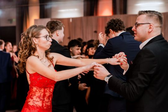 Studniówka VI LO im. Jana Kochanowskiego (zdjęcia) Studniówka VI LO im. Jana Kochanowskiego (zdjęcia)