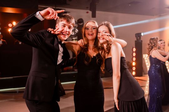 Studniówka VI LO im. Jana Kochanowskiego (zdjęcia) Studniówka VI LO im. Jana Kochanowskiego (zdjęcia)