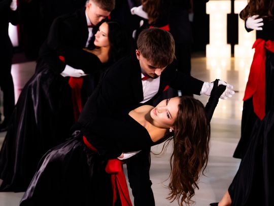 Studniówka III Liceum Ogólnokształcącego im. płk Dionizego Czachowskiego (zdjęcia)