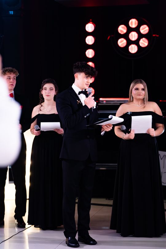 Studniówka III Liceum Ogólnokształcącego im. płk Dionizego Czachowskiego (zdjęcia)