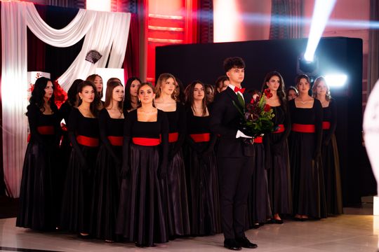 Studniówka III Liceum Ogólnokształcącego im. płk Dionizego Czachowskiego (zdjęcia)