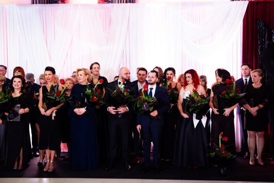 Studniówka III Liceum Ogólnokształcącego im. płk Dionizego Czachowskiego (zdjęcia)