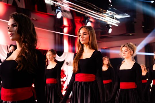 Studniówka III Liceum Ogólnokształcącego im. płk Dionizego Czachowskiego (zdjęcia)