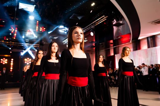 Studniówka III Liceum Ogólnokształcącego im. płk Dionizego Czachowskiego (zdjęcia)