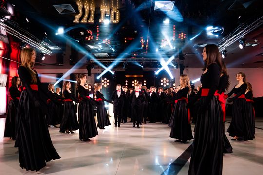 Studniówka III Liceum Ogólnokształcącego im. płk Dionizego Czachowskiego (zdjęcia)