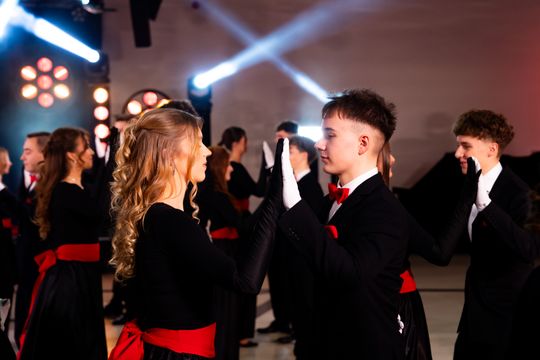 Studniówka III Liceum Ogólnokształcącego im. płk Dionizego Czachowskiego (zdjęcia)