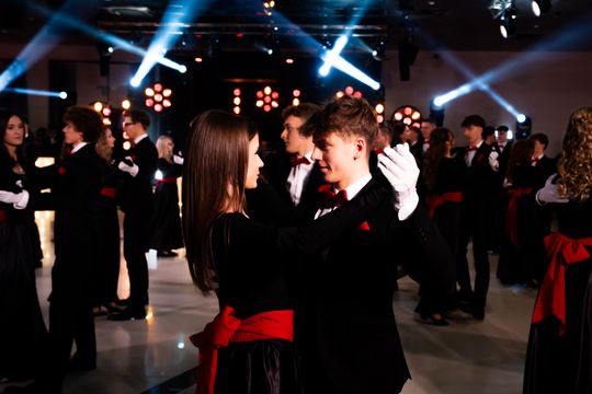 Studniówka III Liceum Ogólnokształcącego im. płk Dionizego Czachowskiego (zdjęcia)