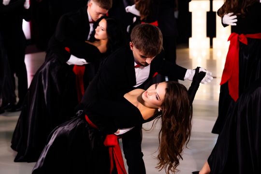 Studniówka III Liceum Ogólnokształcącego im. płk Dionizego Czachowskiego (zdjęcia)