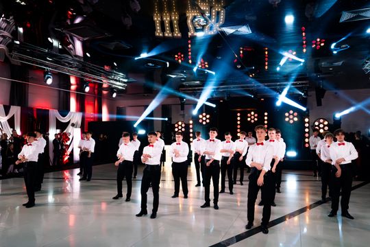 Studniówka III Liceum Ogólnokształcącego im. płk Dionizego Czachowskiego (zdjęcia)