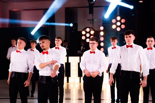 Studniówka III Liceum Ogólnokształcącego im. płk Dionizego Czachowskiego (zdjęcia)