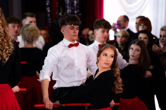 Studniówka III Liceum Ogólnokształcącego im. płk Dionizego Czachowskiego (zdjęcia)