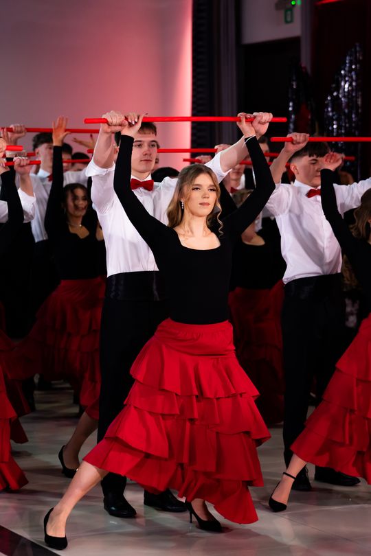 Studniówka III Liceum Ogólnokształcącego im. płk Dionizego Czachowskiego (zdjęcia)