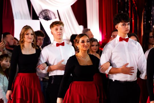 Studniówka III Liceum Ogólnokształcącego im. płk Dionizego Czachowskiego (zdjęcia)