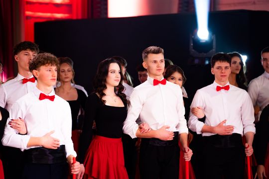 Studniówka III Liceum Ogólnokształcącego im. płk Dionizego Czachowskiego (zdjęcia)