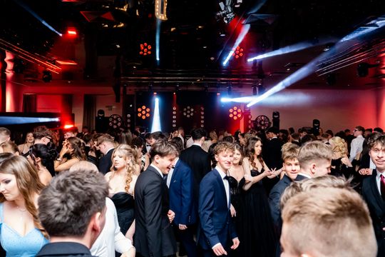 Studniówka III Liceum Ogólnokształcącego im. płk Dionizego Czachowskiego (zdjęcia)