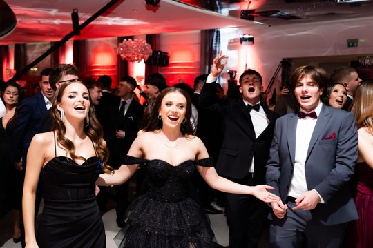 Studniówka III Liceum Ogólnokształcącego im. płk Dionizego Czachowskiego (zdjęcia)