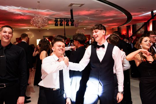 Studniówka III Liceum Ogólnokształcącego im. płk Dionizego Czachowskiego (zdjęcia)