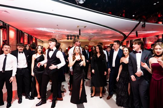 Studniówka III Liceum Ogólnokształcącego im. płk Dionizego Czachowskiego (zdjęcia)