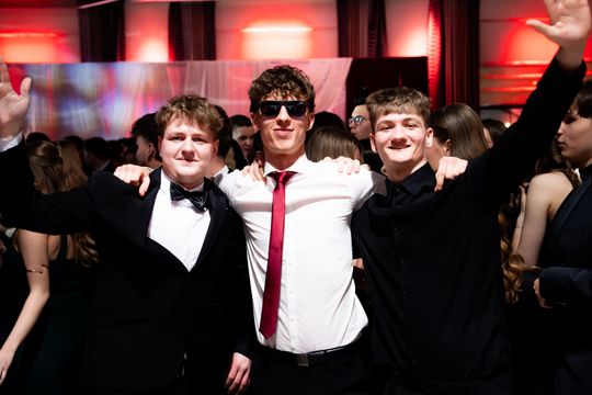 Studniówka III Liceum Ogólnokształcącego im. płk Dionizego Czachowskiego (zdjęcia)