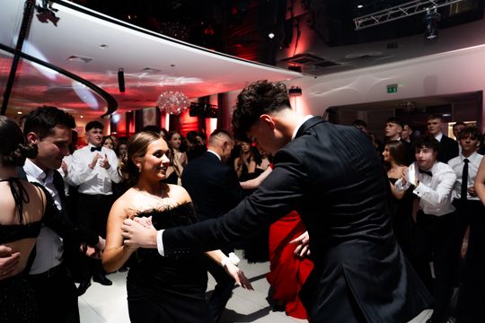 Studniówka III Liceum Ogólnokształcącego im. płk Dionizego Czachowskiego (zdjęcia)