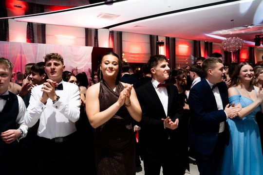 Studniówka III Liceum Ogólnokształcącego im. płk Dionizego Czachowskiego (zdjęcia)