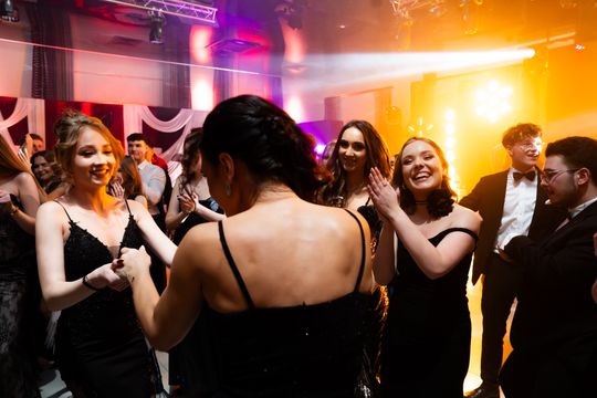 Studniówka III Liceum Ogólnokształcącego im. płk Dionizego Czachowskiego (zdjęcia)