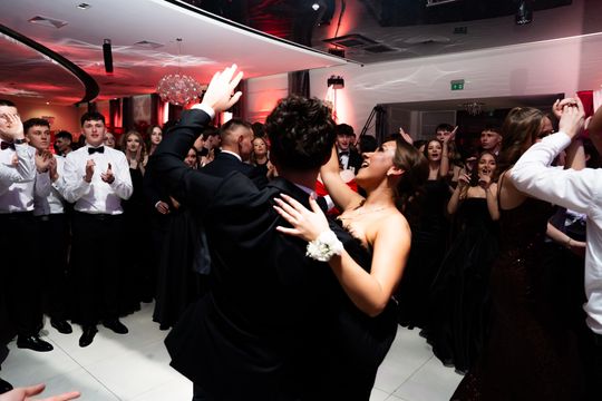 Studniówka III Liceum Ogólnokształcącego im. płk Dionizego Czachowskiego (zdjęcia)