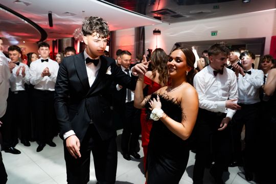 Studniówka III Liceum Ogólnokształcącego im. płk Dionizego Czachowskiego (zdjęcia)