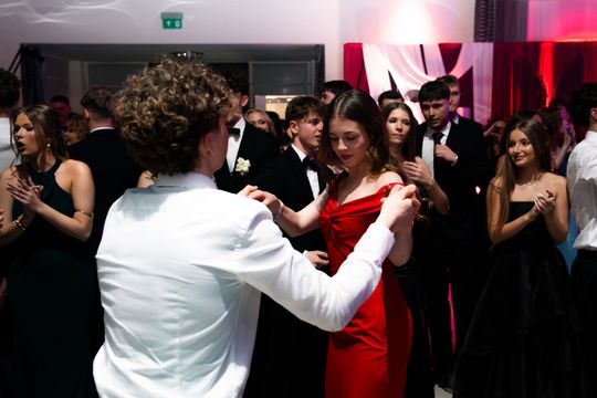 Studniówka III Liceum Ogólnokształcącego im. płk Dionizego Czachowskiego (zdjęcia)