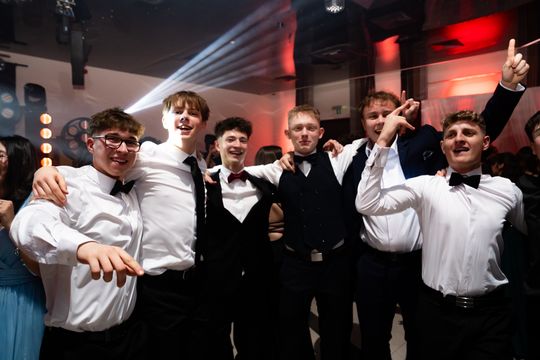 Studniówka III Liceum Ogólnokształcącego im. płk Dionizego Czachowskiego (zdjęcia)