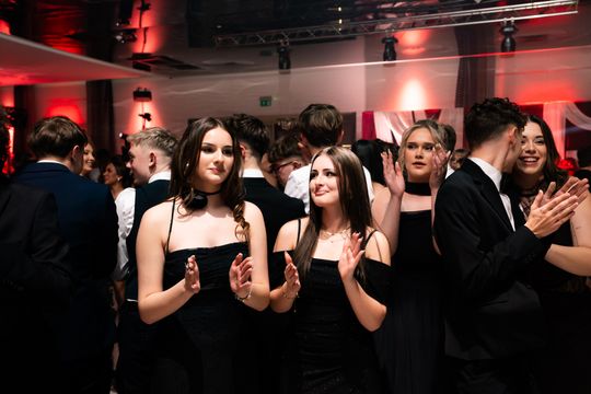 Studniówka III Liceum Ogólnokształcącego im. płk Dionizego Czachowskiego (zdjęcia)