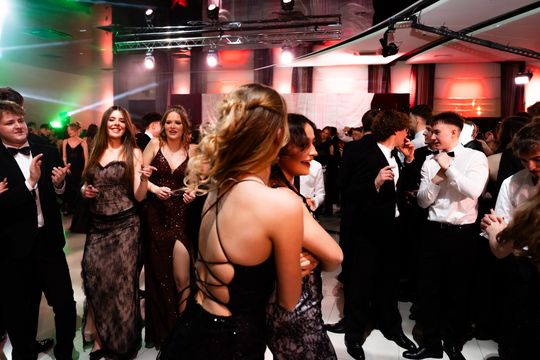 Studniówka III Liceum Ogólnokształcącego im. płk Dionizego Czachowskiego (zdjęcia)