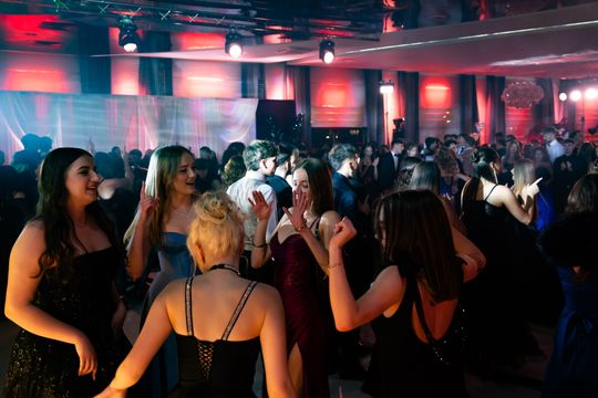 Studniówka III Liceum Ogólnokształcącego im. płk Dionizego Czachowskiego (zdjęcia)