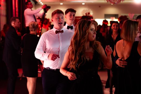 Studniówka III Liceum Ogólnokształcącego im. płk Dionizego Czachowskiego (zdjęcia)