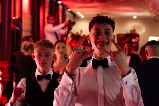 Studniówka III Liceum Ogólnokształcącego im. płk Dionizego Czachowskiego (zdjęcia)