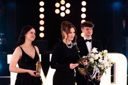 Studniówka IV Liceum Ogólnokształcącego im. dr. Tytusa Chałubińskiego w Radomiu (zdjęcia)