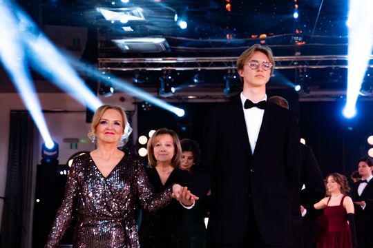 Studniówka IV Liceum Ogólnokształcącego im. dr. Tytusa Chałubińskiego w Radomiu (zdjęcia)