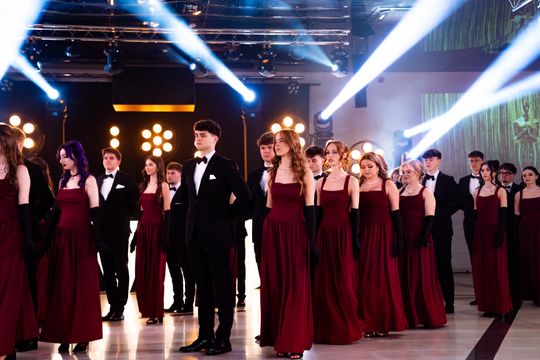 Studniówka IV Liceum Ogólnokształcącego im. dr. Tytusa Chałubińskiego w Radomiu (zdjęcia)