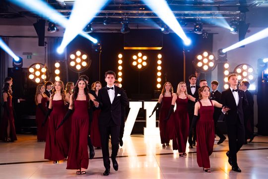 Studniówka IV Liceum Ogólnokształcącego im. dr. Tytusa Chałubińskiego w Radomiu (zdjęcia)