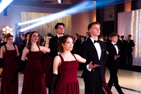 Studniówka IV Liceum Ogólnokształcącego im. dr. Tytusa Chałubińskiego w Radomiu (zdjęcia)