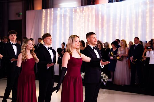 Studniówka IV Liceum Ogólnokształcącego im. dr. Tytusa Chałubińskiego w Radomiu (zdjęcia)