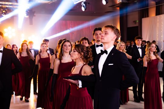 Studniówka IV Liceum Ogólnokształcącego im. dr. Tytusa Chałubińskiego w Radomiu (zdjęcia)